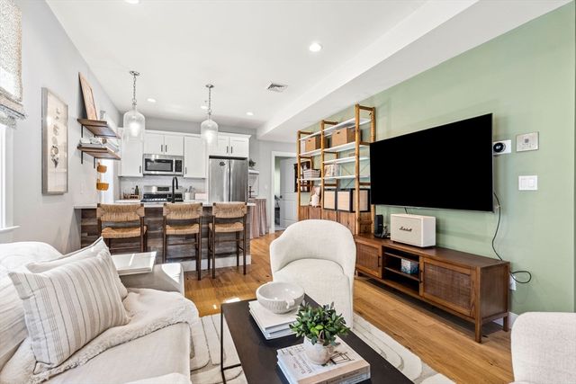 335 Maverick Street 3, Boston, MA 02128