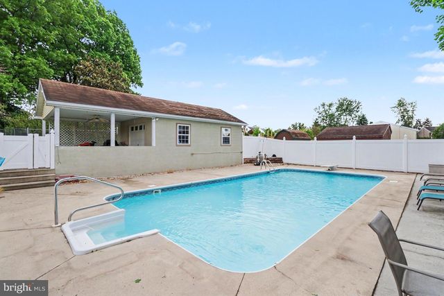 50 EISENHOWER DRIVE, Chambersburg, PA 17201
