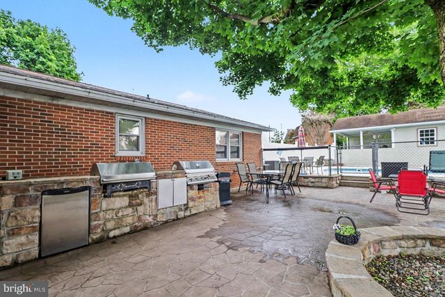 50 EISENHOWER DRIVE, Chambersburg, PA 17201