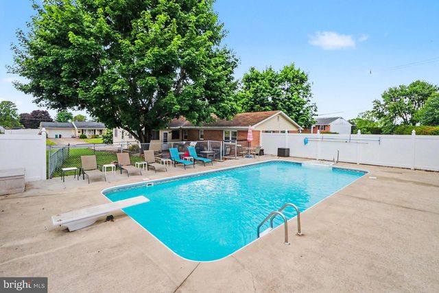 50 EISENHOWER DRIVE, Chambersburg, PA 17201