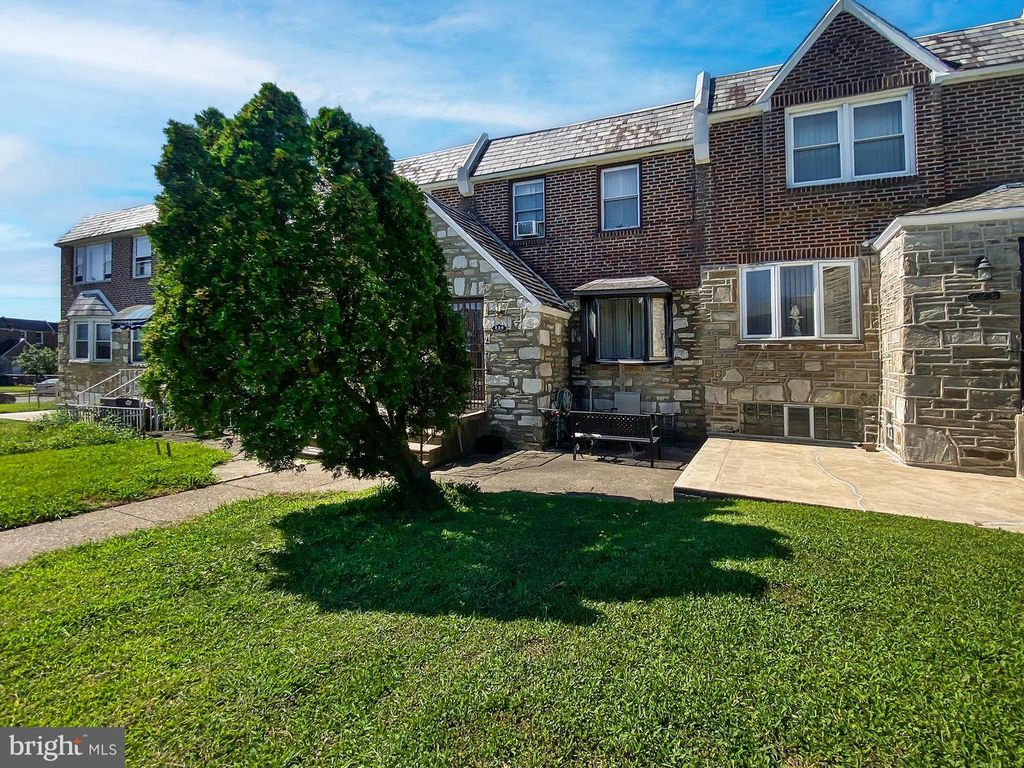 230 E FARISTON DR, Philadelphia, PA 19120