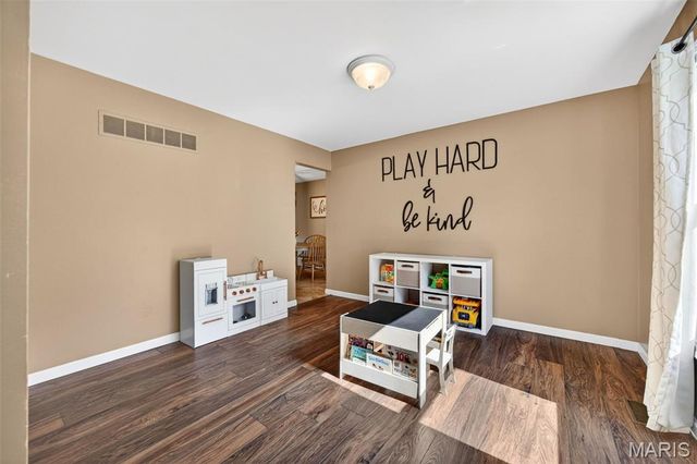 29 Atwater Drive, St Peters, MO 63376