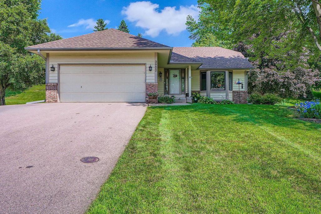 3902 Canter Glen Drive, Eagan, MN 55123
