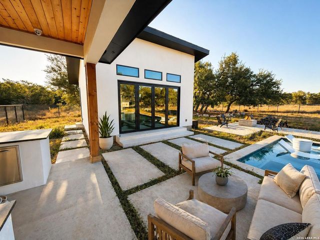 7718 RAMBLE RDG, San Antonio, TX 78266