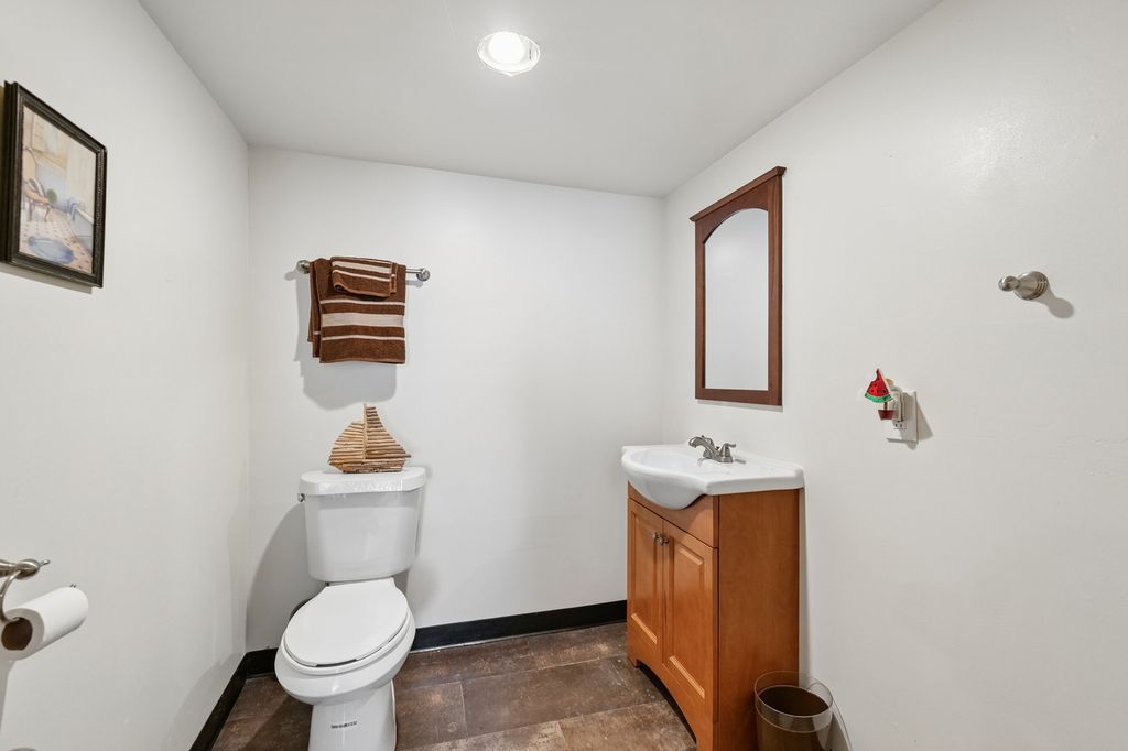 Image 22 of property listing at 4437 W 100th Street, Oak Lawn, IL 60453