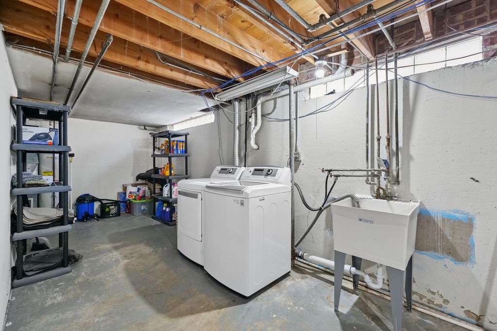 Image 24 of property listing at 4437 W 100th Street, Oak Lawn, IL 60453