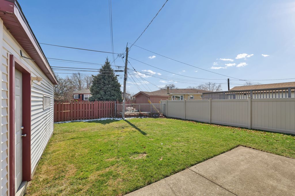 Image 25 of property listing at 4437 W 100th Street, Oak Lawn, IL 60453