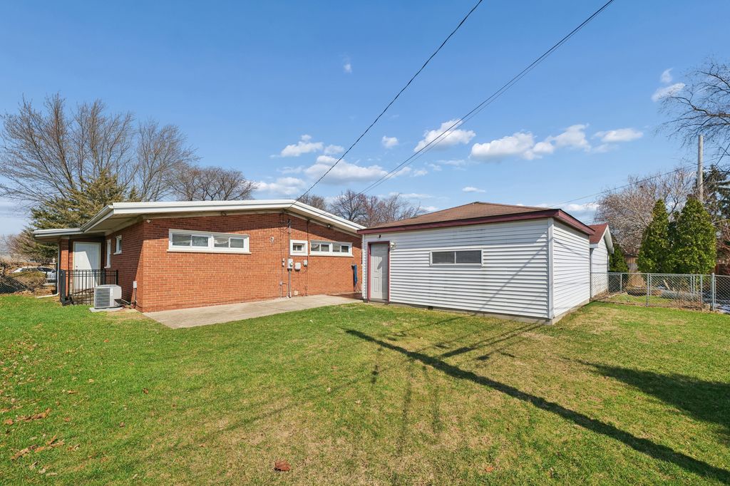 Image 26 of property listing at 4437 W 100th Street, Oak Lawn, IL 60453