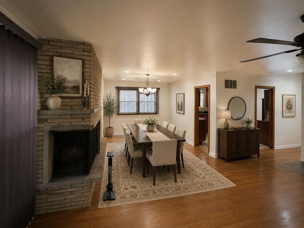 Image 8 of property listing at 4437 W 100th Street, Oak Lawn, IL 60453