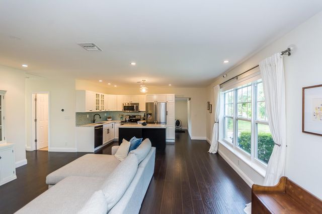 1621 NE 17TH Way, Fort Lauderdale, FL 33305