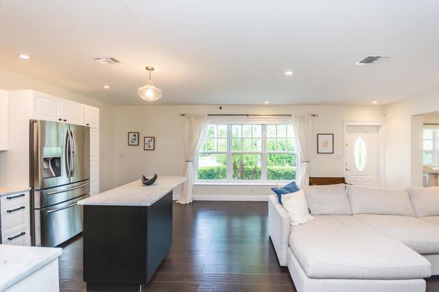 1621 NE 17TH Way, Fort Lauderdale, FL 33305