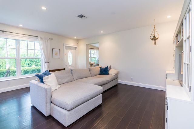 1621 NE 17TH Way, Fort Lauderdale, FL 33305