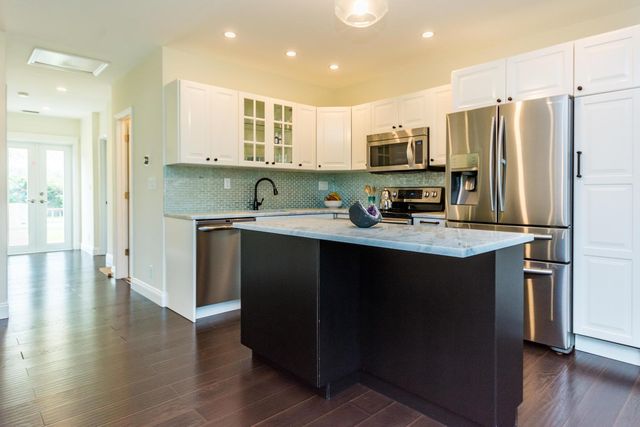 1621 NE 17TH Way, Fort Lauderdale, FL 33305
