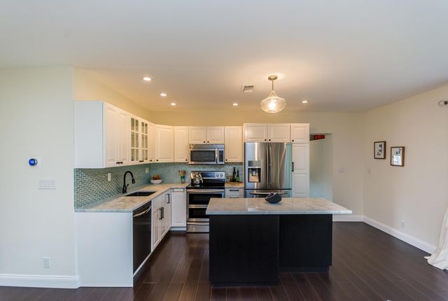 1621 NE 17TH Way, Fort Lauderdale, FL 33305