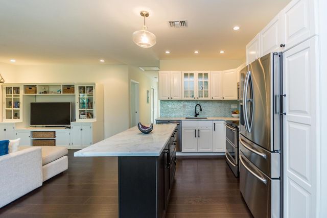 1621 NE 17TH Way, Fort Lauderdale, FL 33305