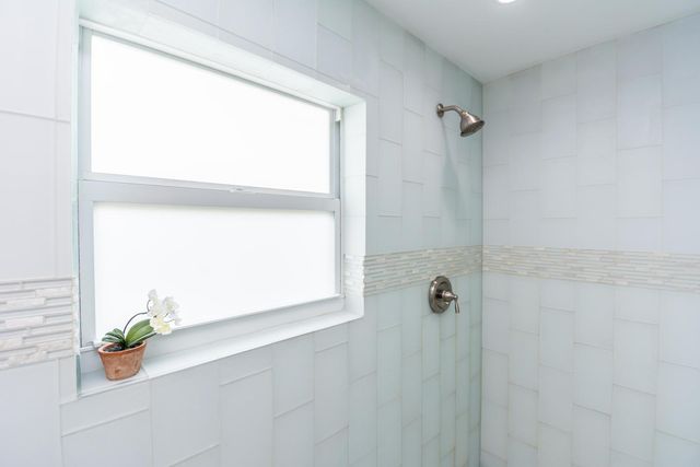 1621 NE 17TH Way, Fort Lauderdale, FL 33305