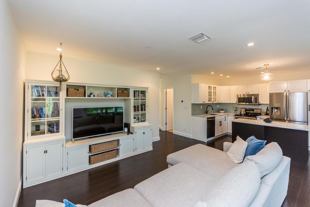 1621 NE 17TH Way, Fort Lauderdale, FL 33305