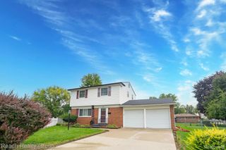 200 Clinton River Court E, Macomb Township, MI 48043