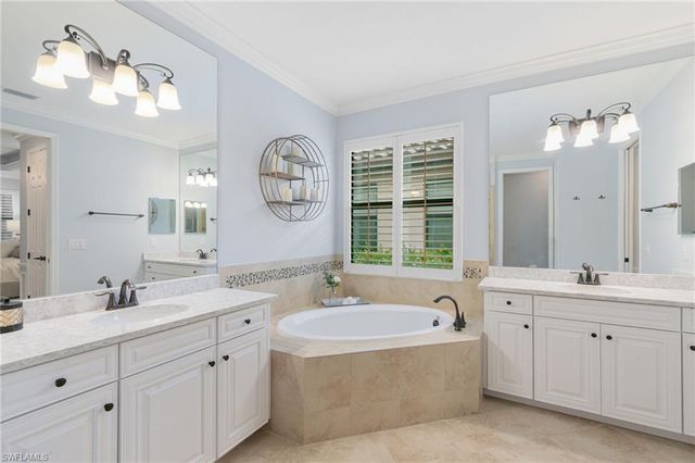2862 Aviamar CIR, Naples, FL 34114