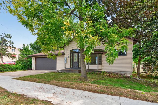 412 Hazel Street N, Saint Paul, MN 55119