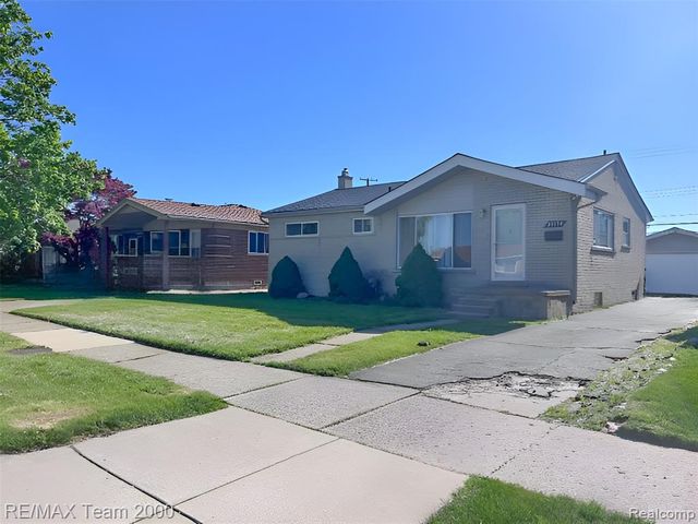 25154 Huron Street, Roseville, MI 48066