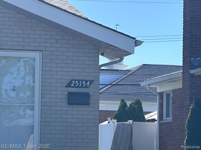 25154 Huron Street, Roseville, MI 48066