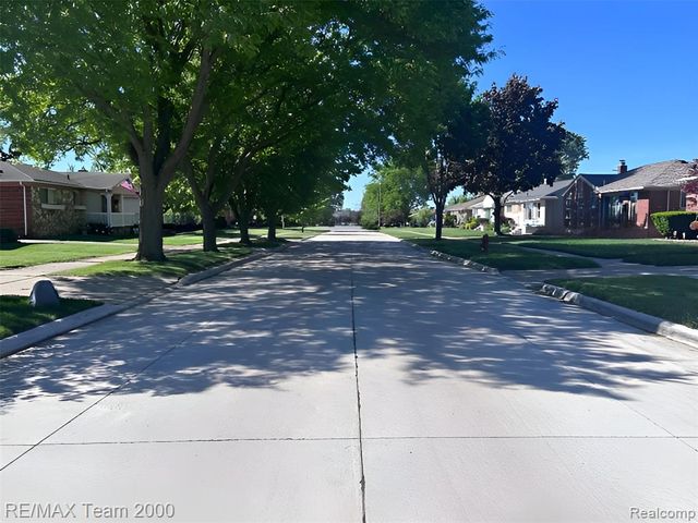 25154 Huron Street, Roseville, MI 48066