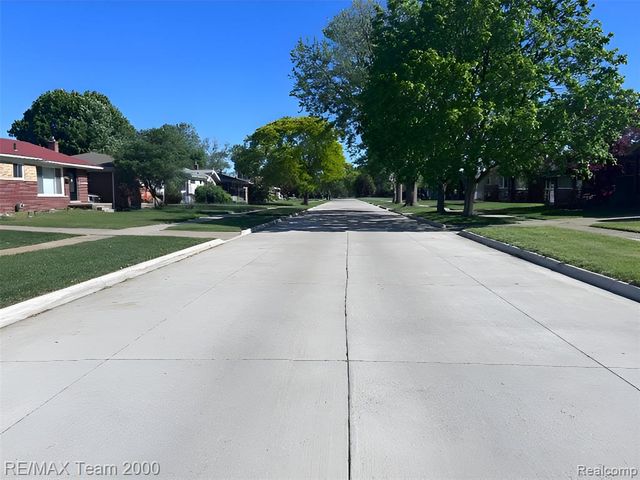25154 Huron Street, Roseville, MI 48066
