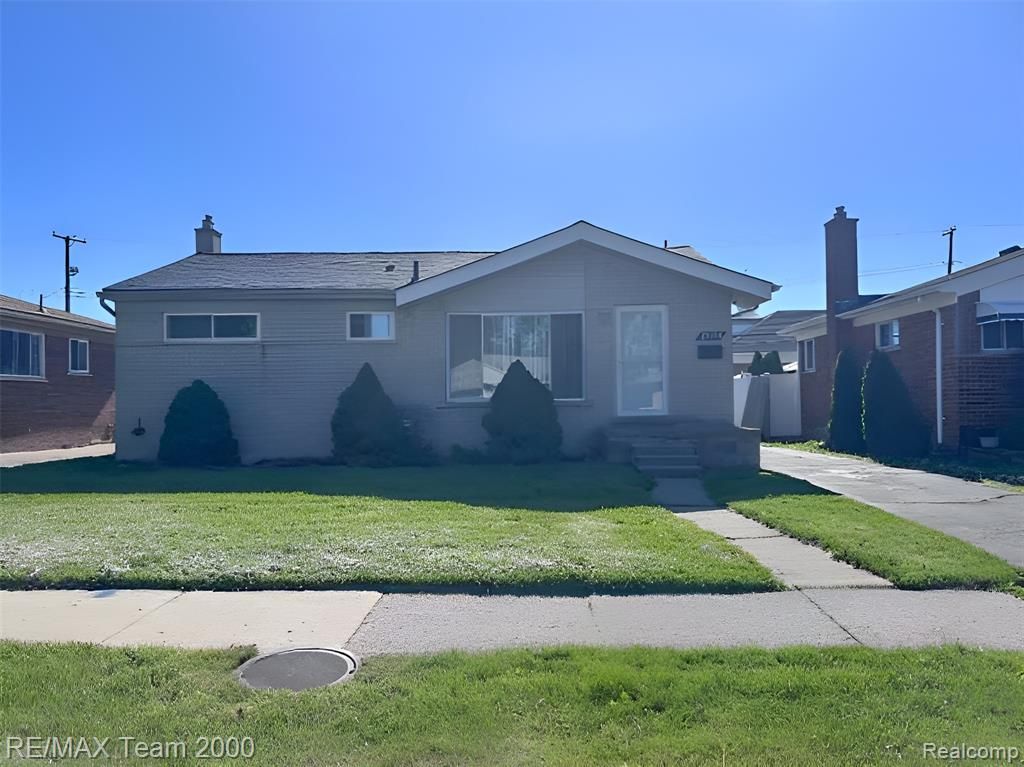 25154 Huron Street, Roseville, MI 48066