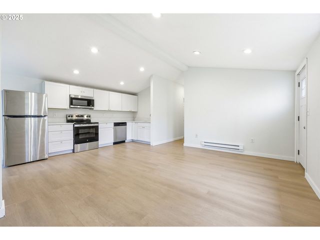 2004 Se 143RD Ave, Portland, OR 97233