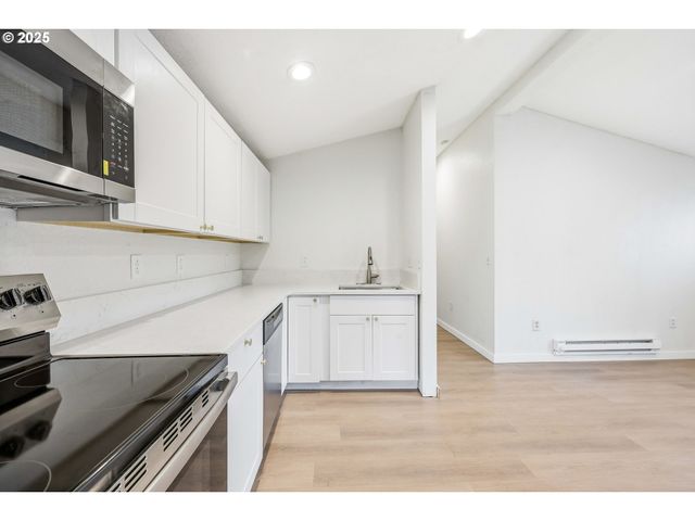 2004 Se 143RD Ave, Portland, OR 97233