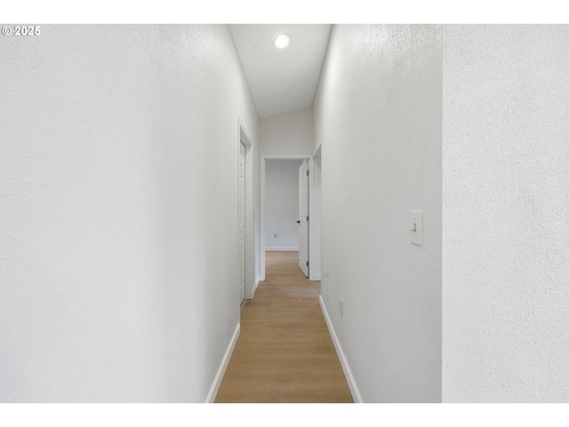 2004 Se 143RD Ave, Portland, OR 97233