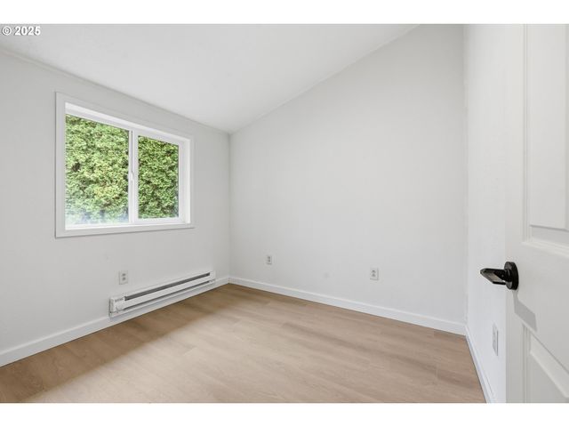 2004 Se 143RD Ave, Portland, OR 97233