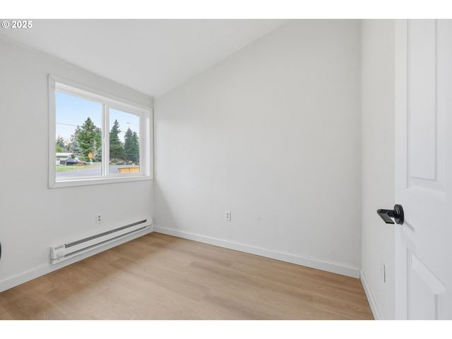 2004 Se 143RD Ave, Portland, OR 97233