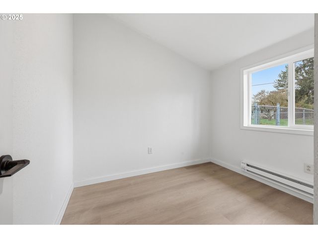 2004 Se 143RD Ave, Portland, OR 97233