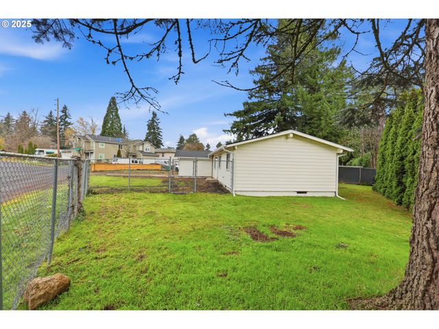 2004 Se 143RD Ave, Portland, OR 97233