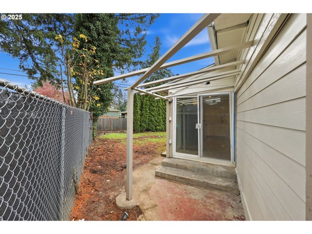 2004 Se 143RD Ave, Portland, OR 97233