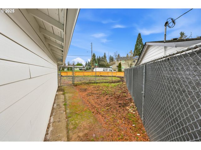 2004 Se 143RD Ave, Portland, OR 97233