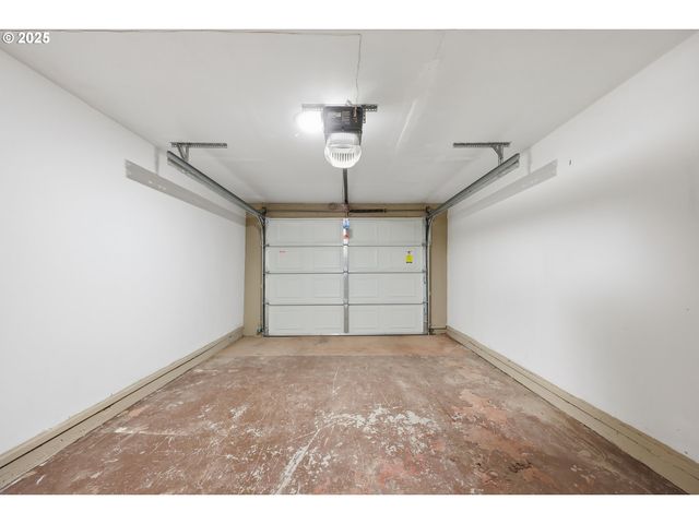 2004 Se 143RD Ave, Portland, OR 97233