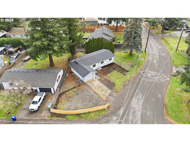 2004 Se 143RD Ave, Portland, OR 97233