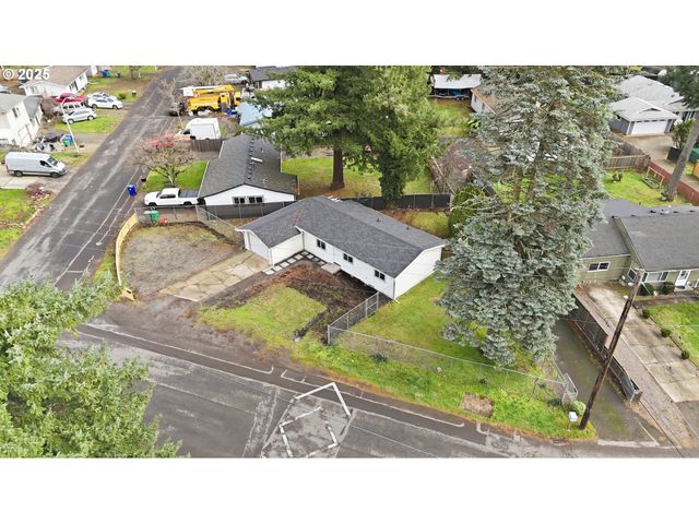 2004 Se 143RD Ave, Portland, OR 97233