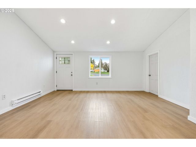 2004 Se 143RD Ave, Portland, OR 97233