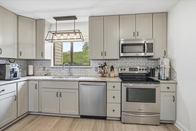 219 Shoreline Marina Cir Unit 122, Moneta, VA 24121