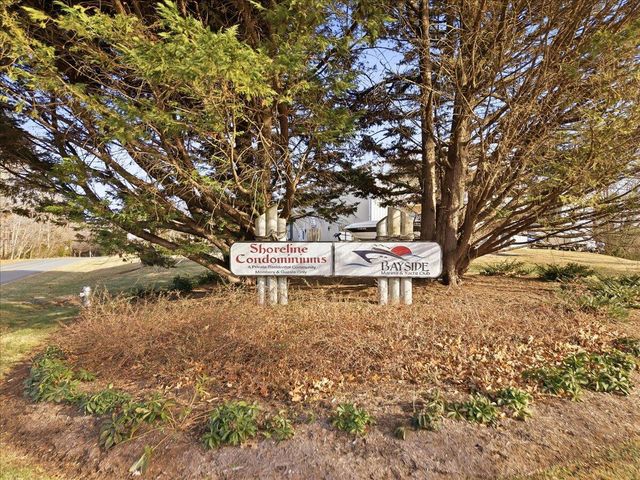 219 Shoreline Marina Cir Unit 122, Moneta, VA 24121