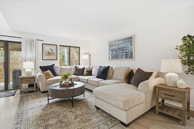 219 Shoreline Marina Cir Unit 122, Moneta, VA 24121