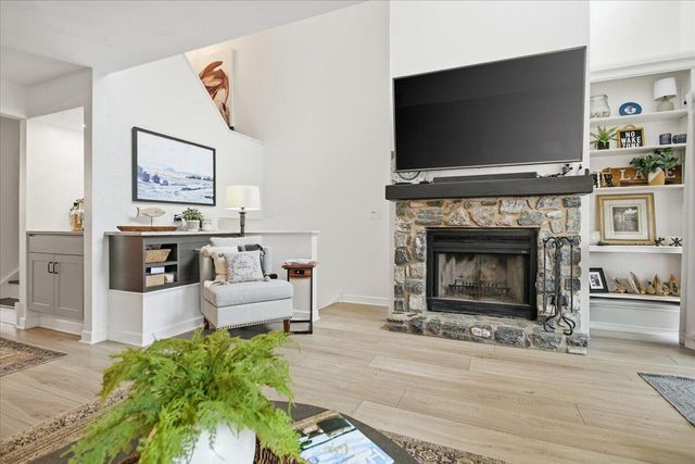 219 Shoreline Marina Cir Unit 122, Moneta, VA 24121