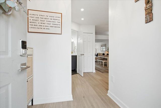 219 Shoreline Marina Cir Unit 122, Moneta, VA 24121