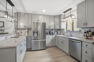 219 Shoreline Marina Cir Unit 122, Moneta, VA 24121