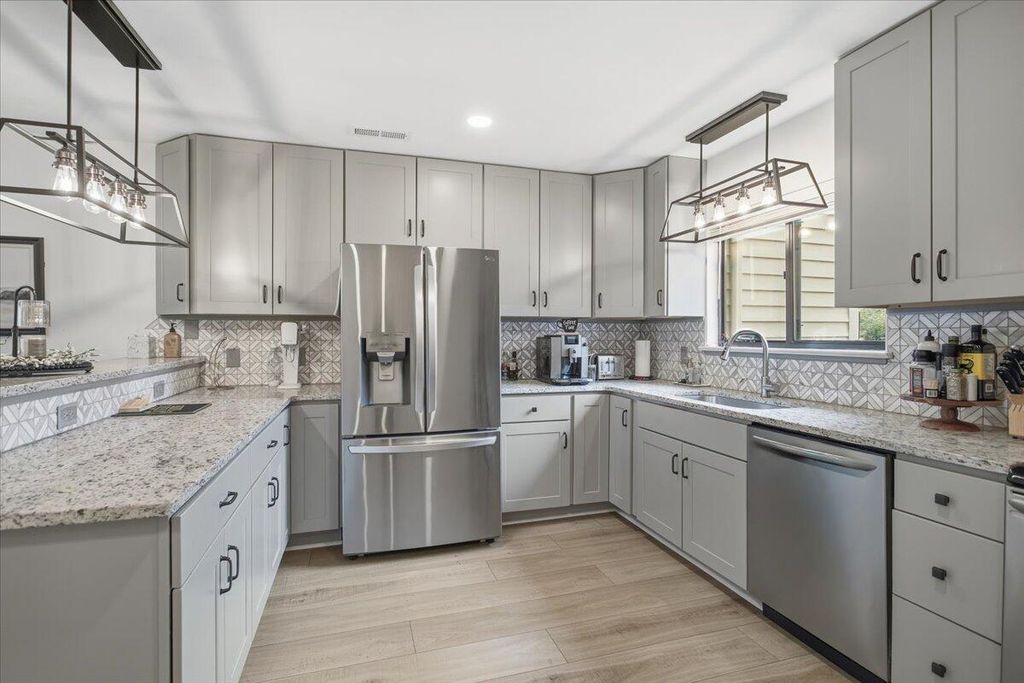 219 Shoreline Marina Cir Unit 122, Moneta, VA 24121