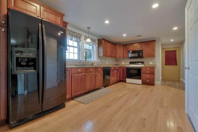 206 County Farm Cross Road, Dover, NH 03820